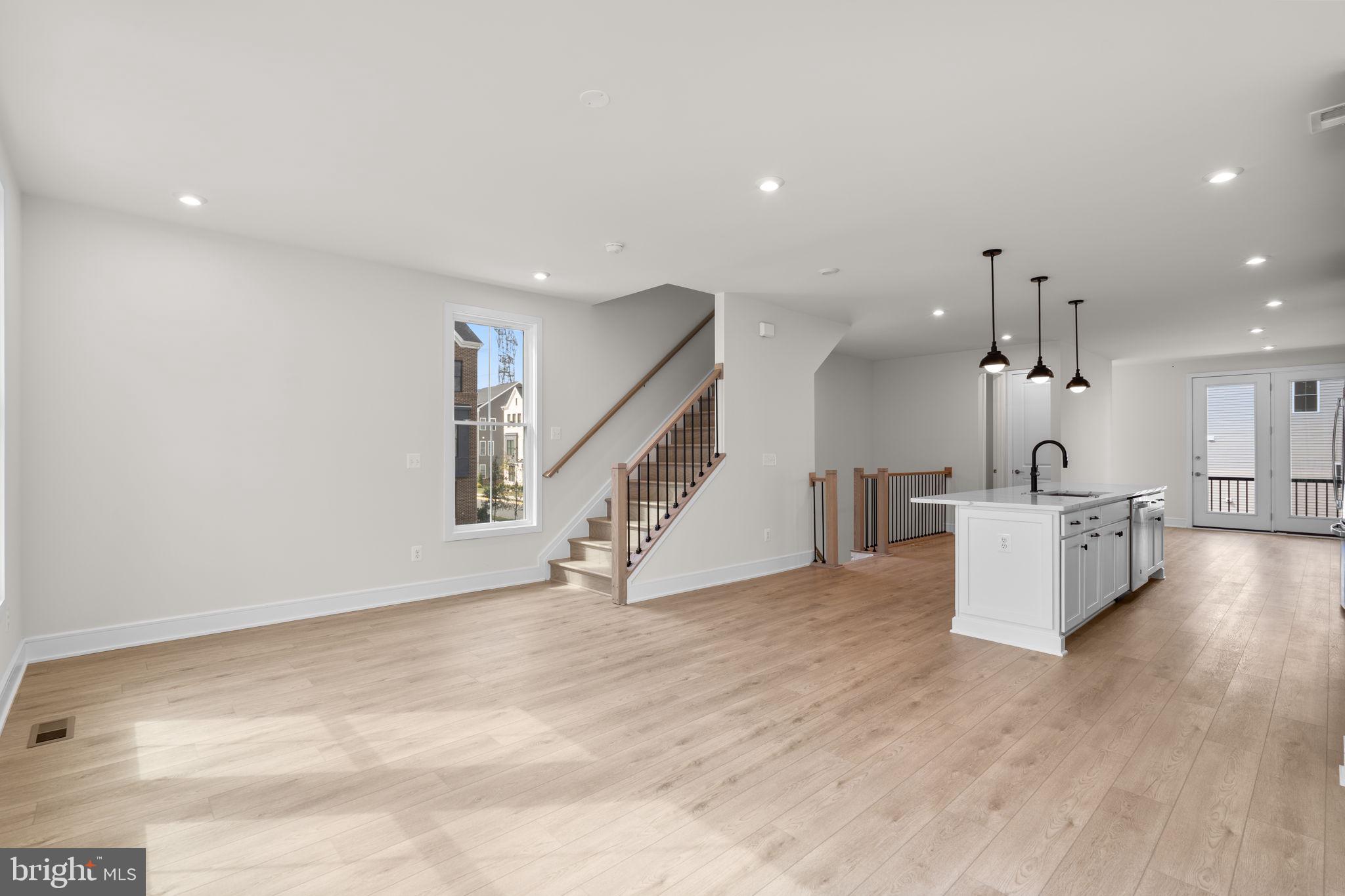 42119 PICASSO SQUARE