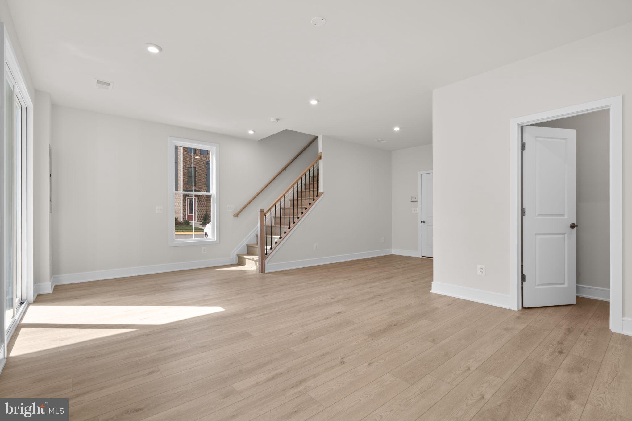 42119 PICASSO SQUARE