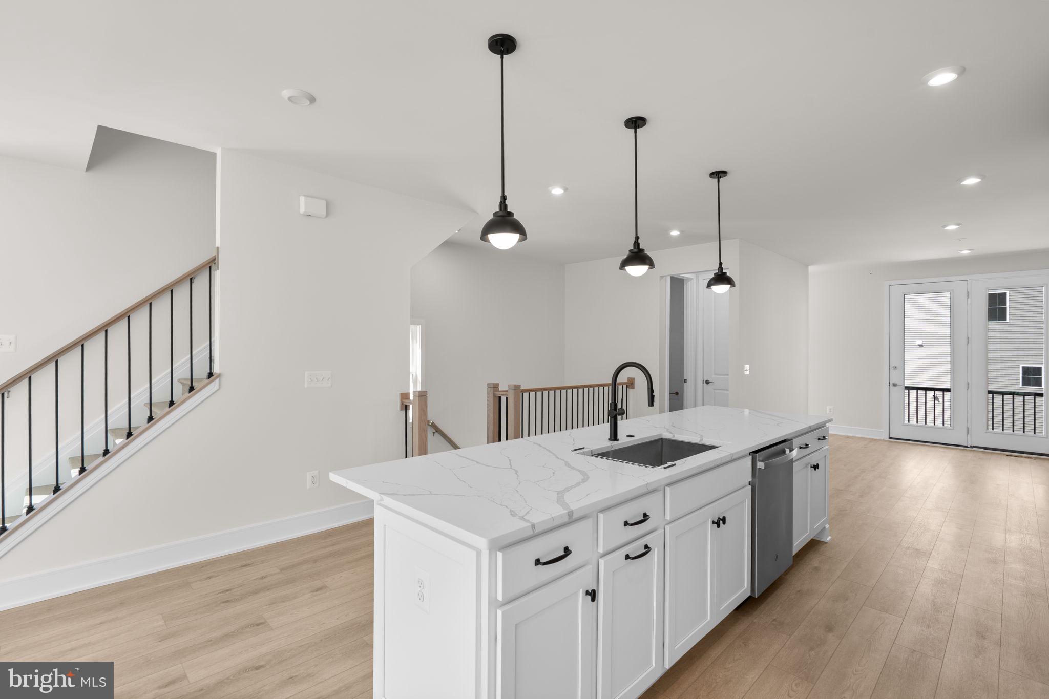 42119 PICASSO SQUARE