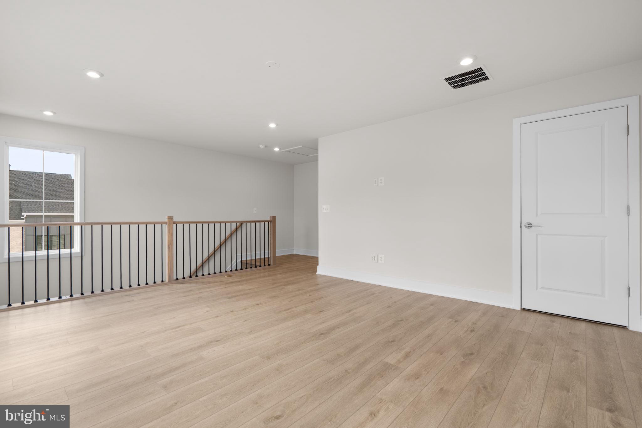 42119 PICASSO SQUARE