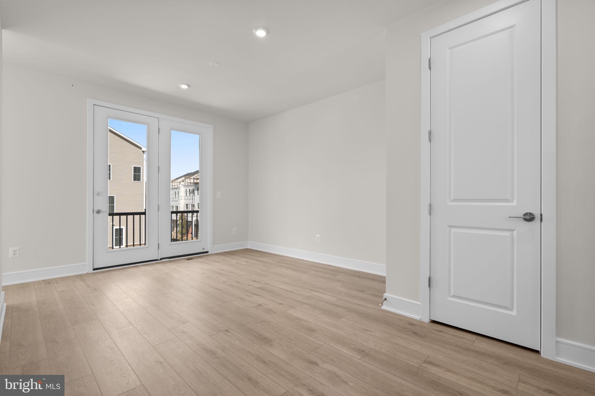 42119 PICASSO SQUARE