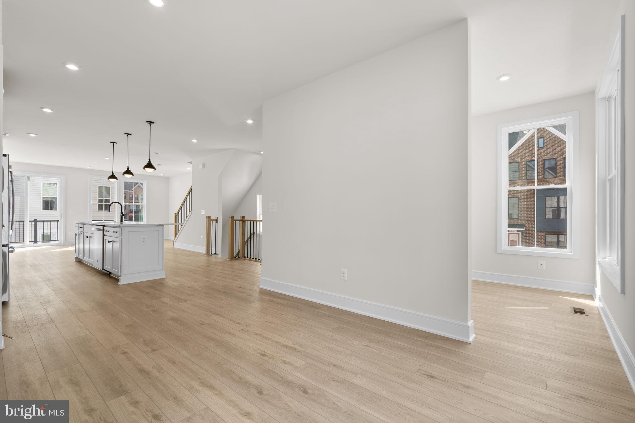 42119 PICASSO SQUARE