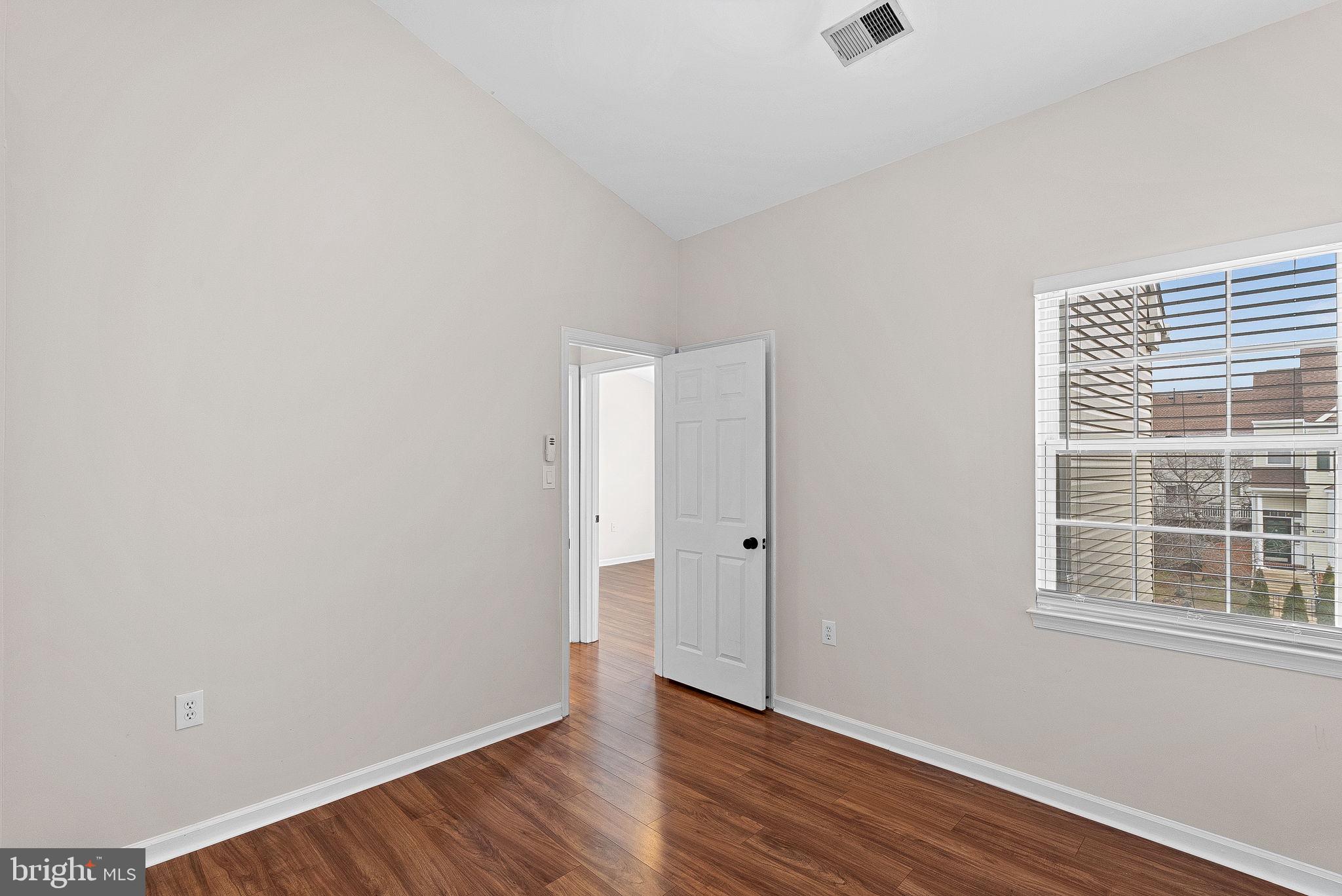 20905 SANDSTONE SQUARE