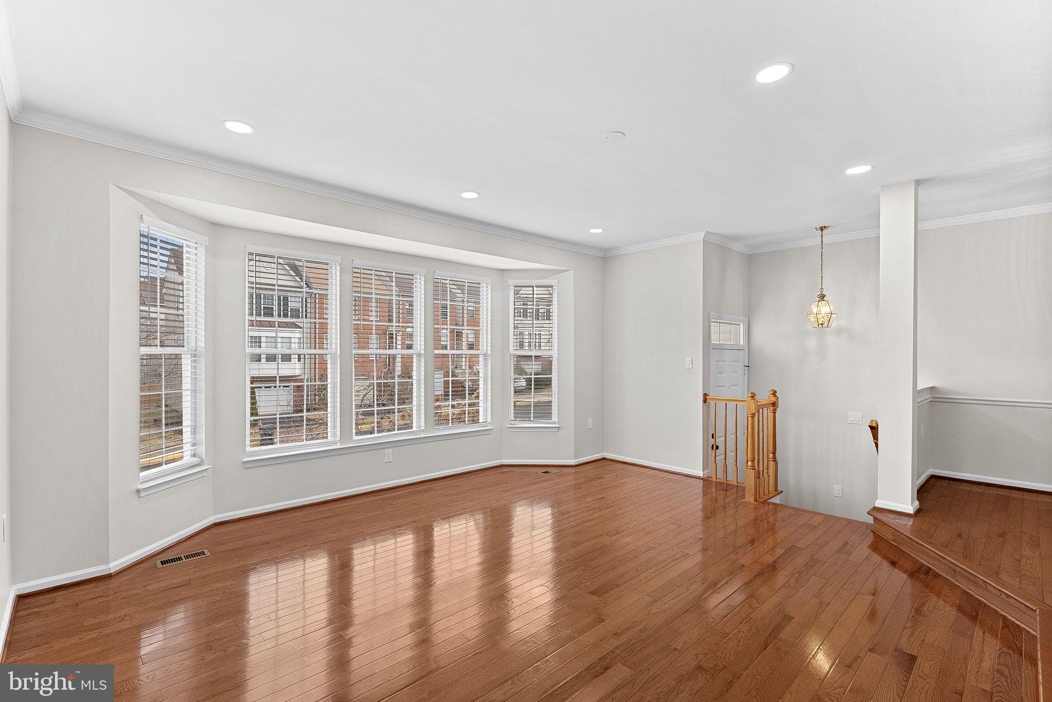 20905 SANDSTONE SQUARE