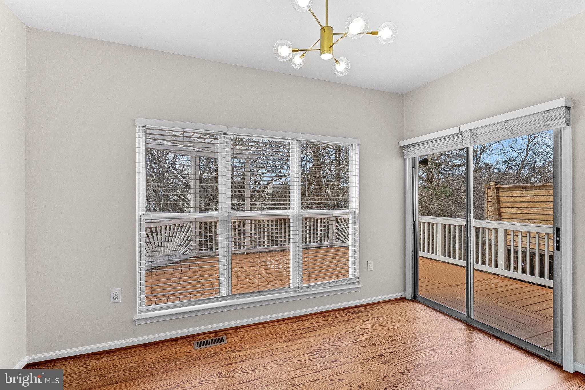 20905 SANDSTONE SQUARE