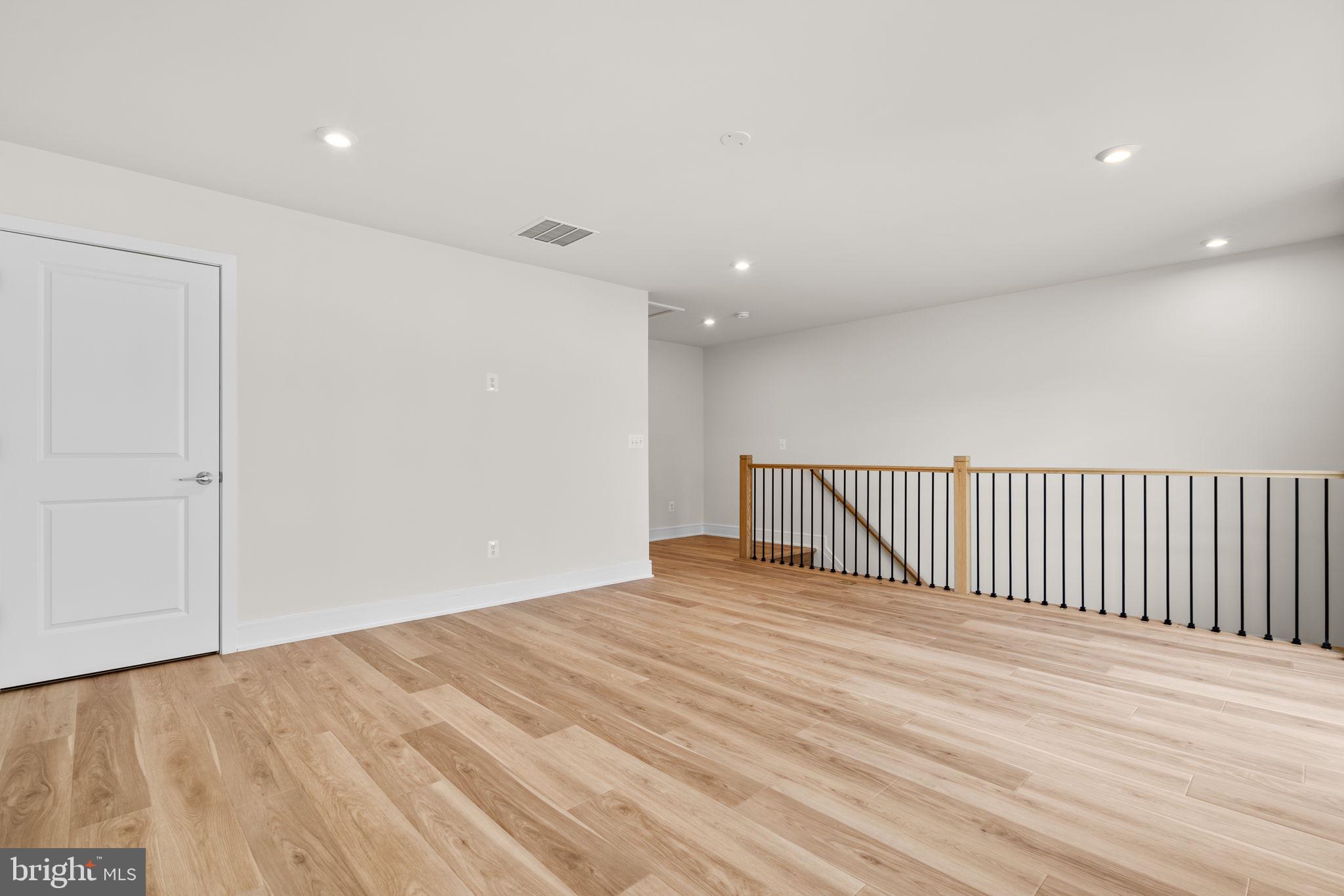 42121 PICASSO SQUARE