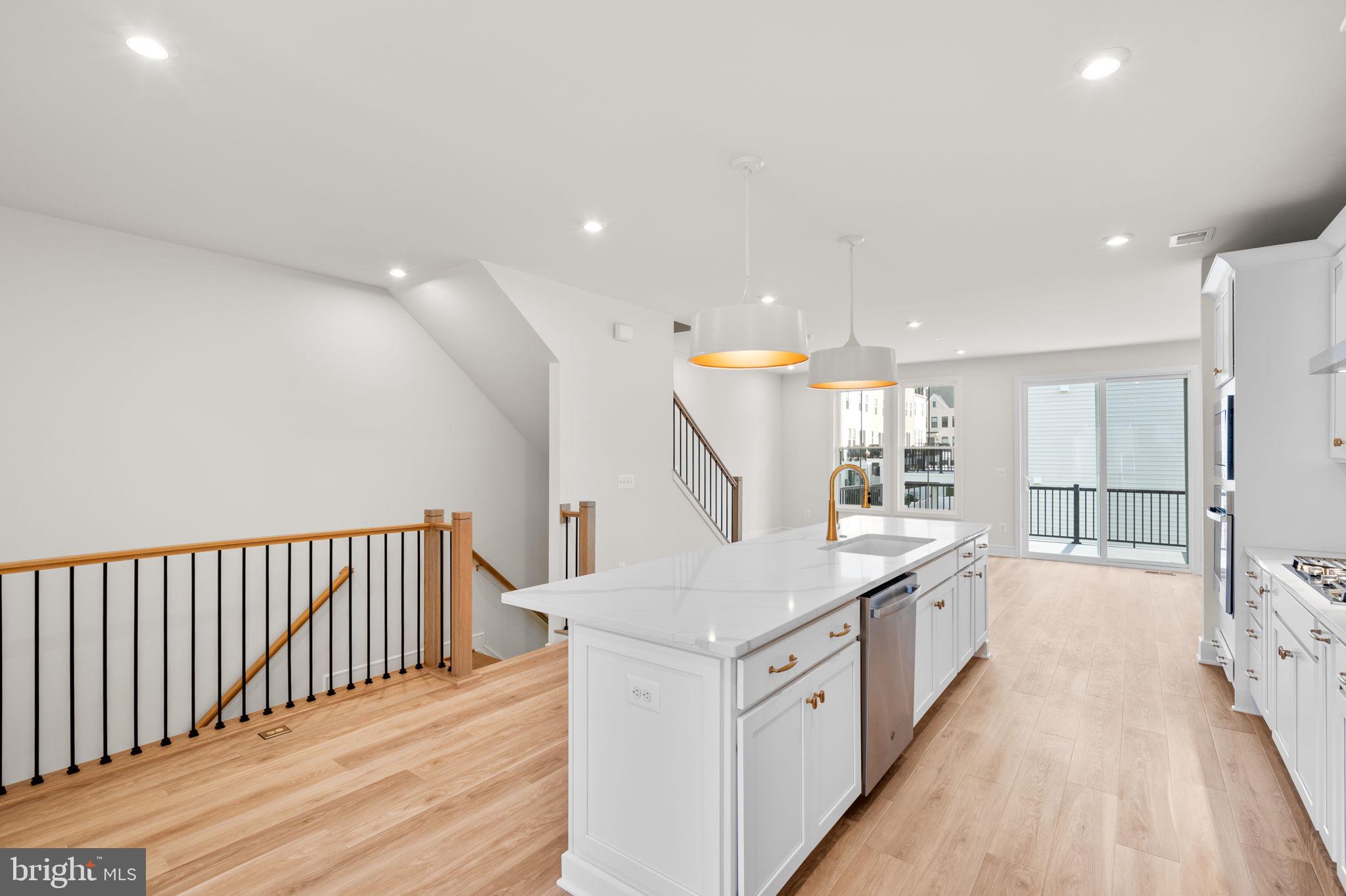 42121 PICASSO SQUARE