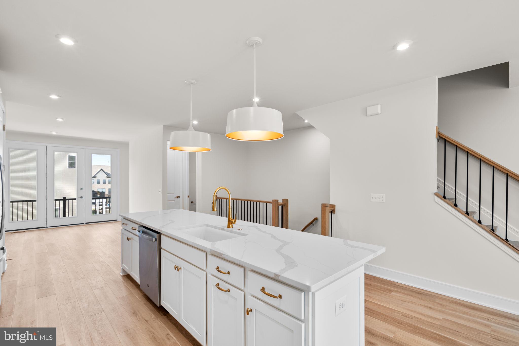 42121 PICASSO SQUARE