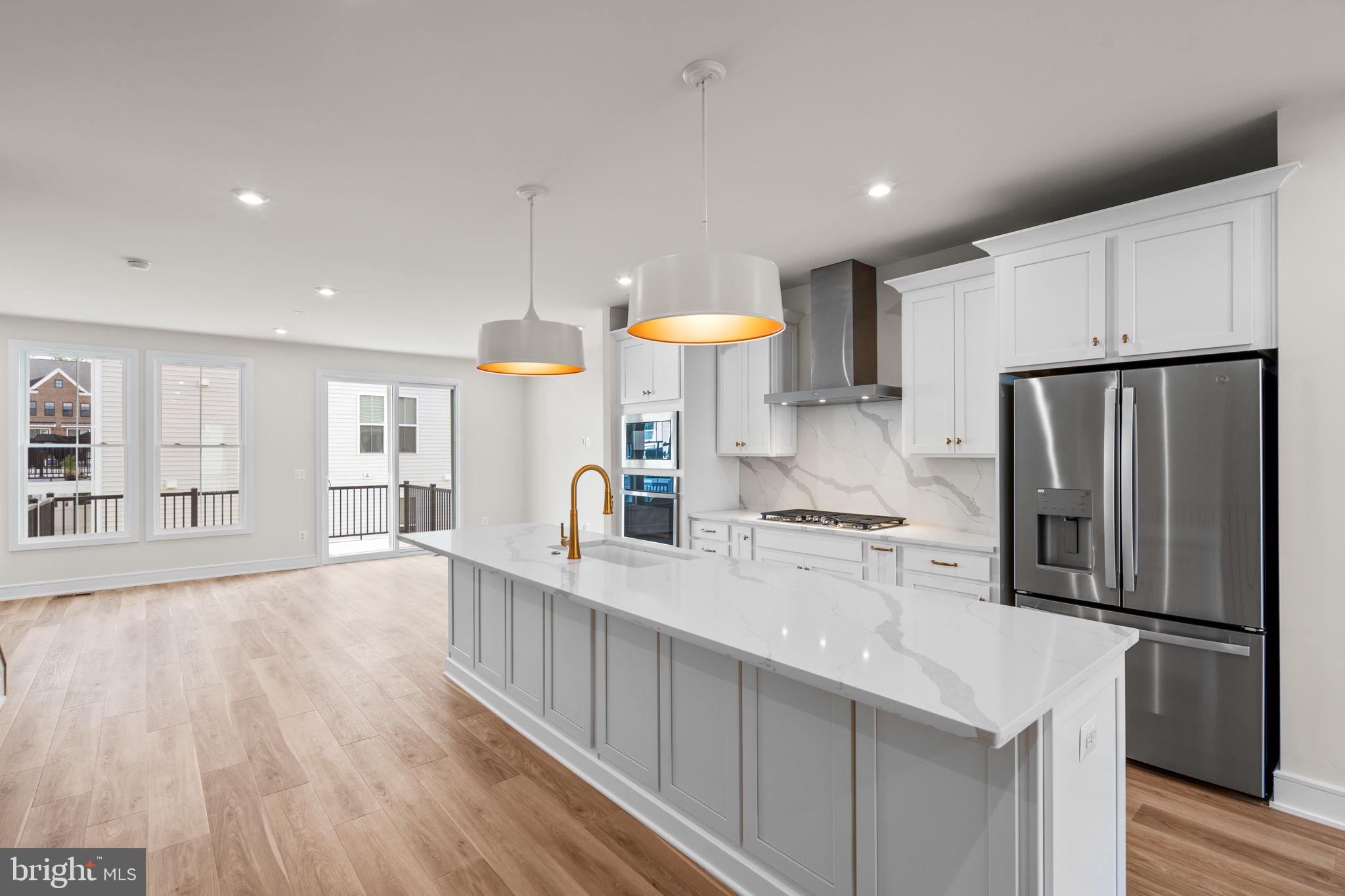 42121 PICASSO SQUARE