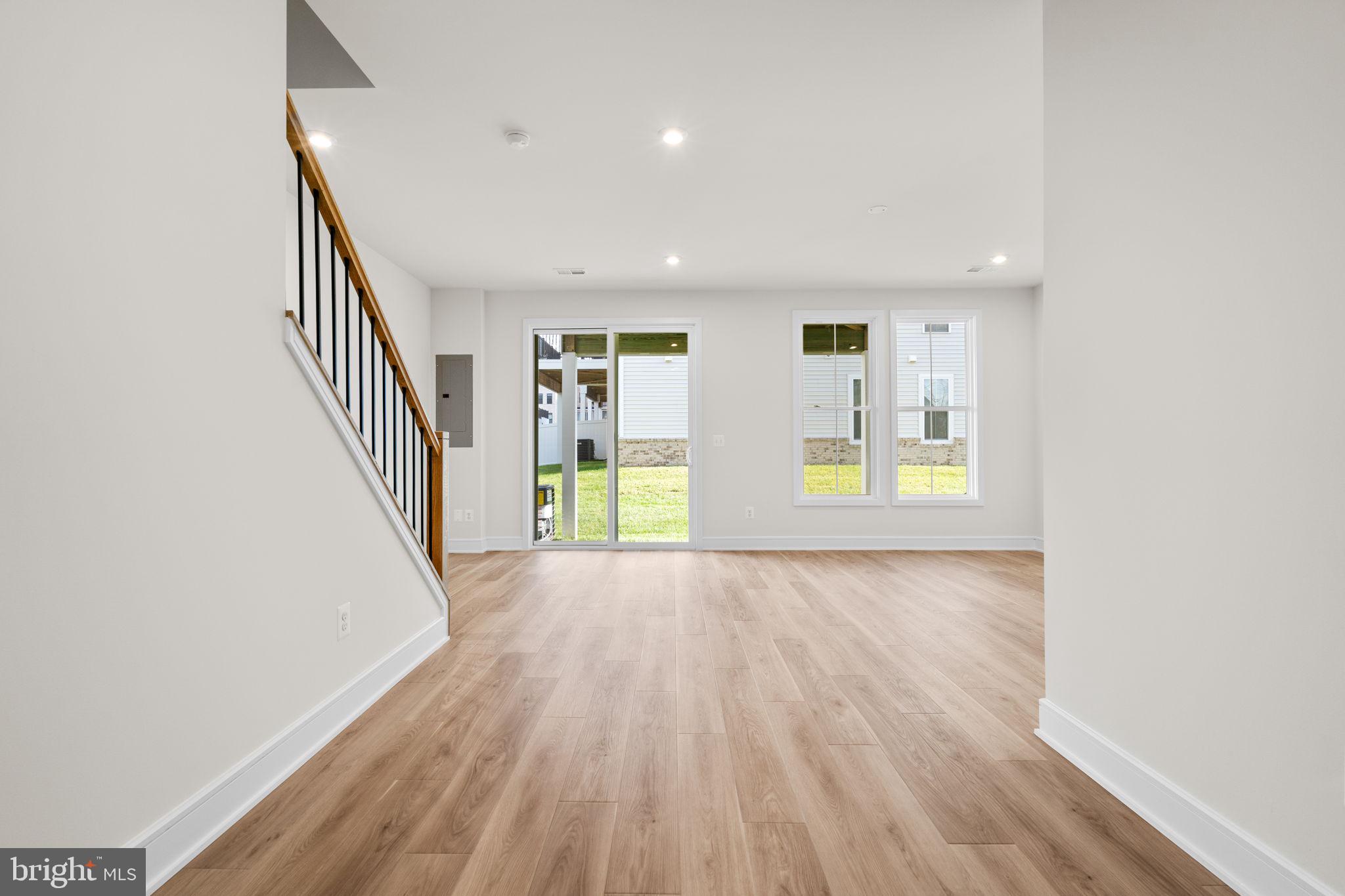 42121 PICASSO SQUARE