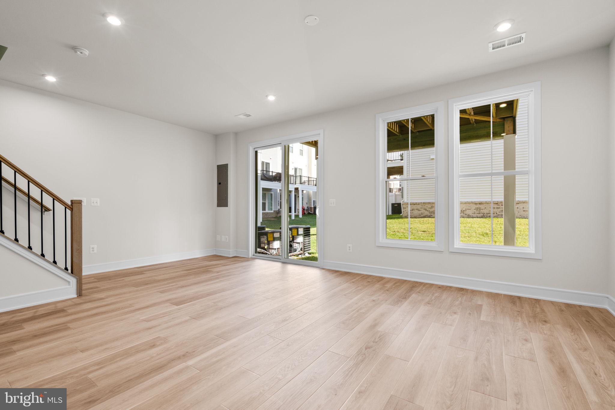 42121 PICASSO SQUARE