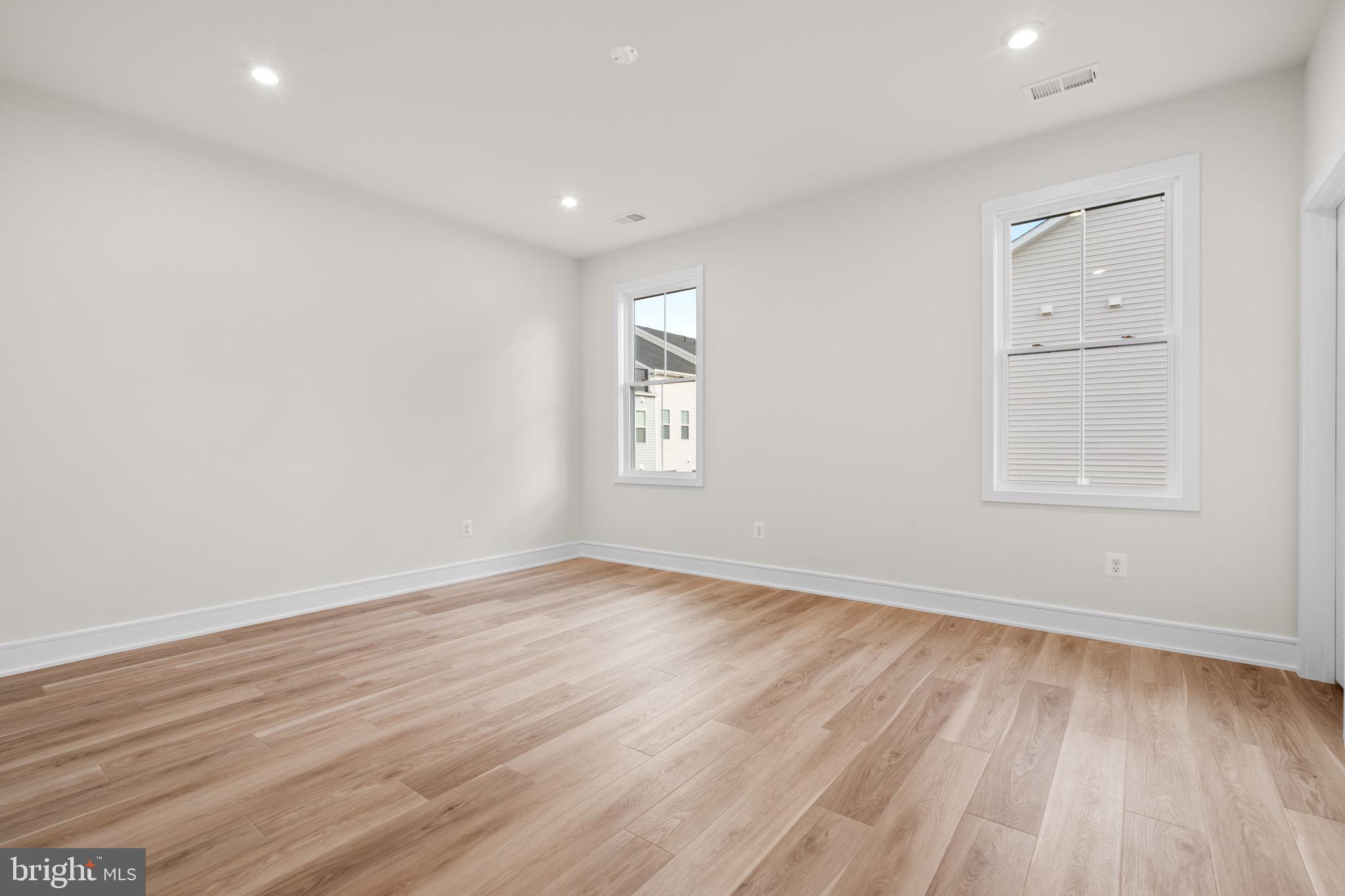 42121 PICASSO SQUARE