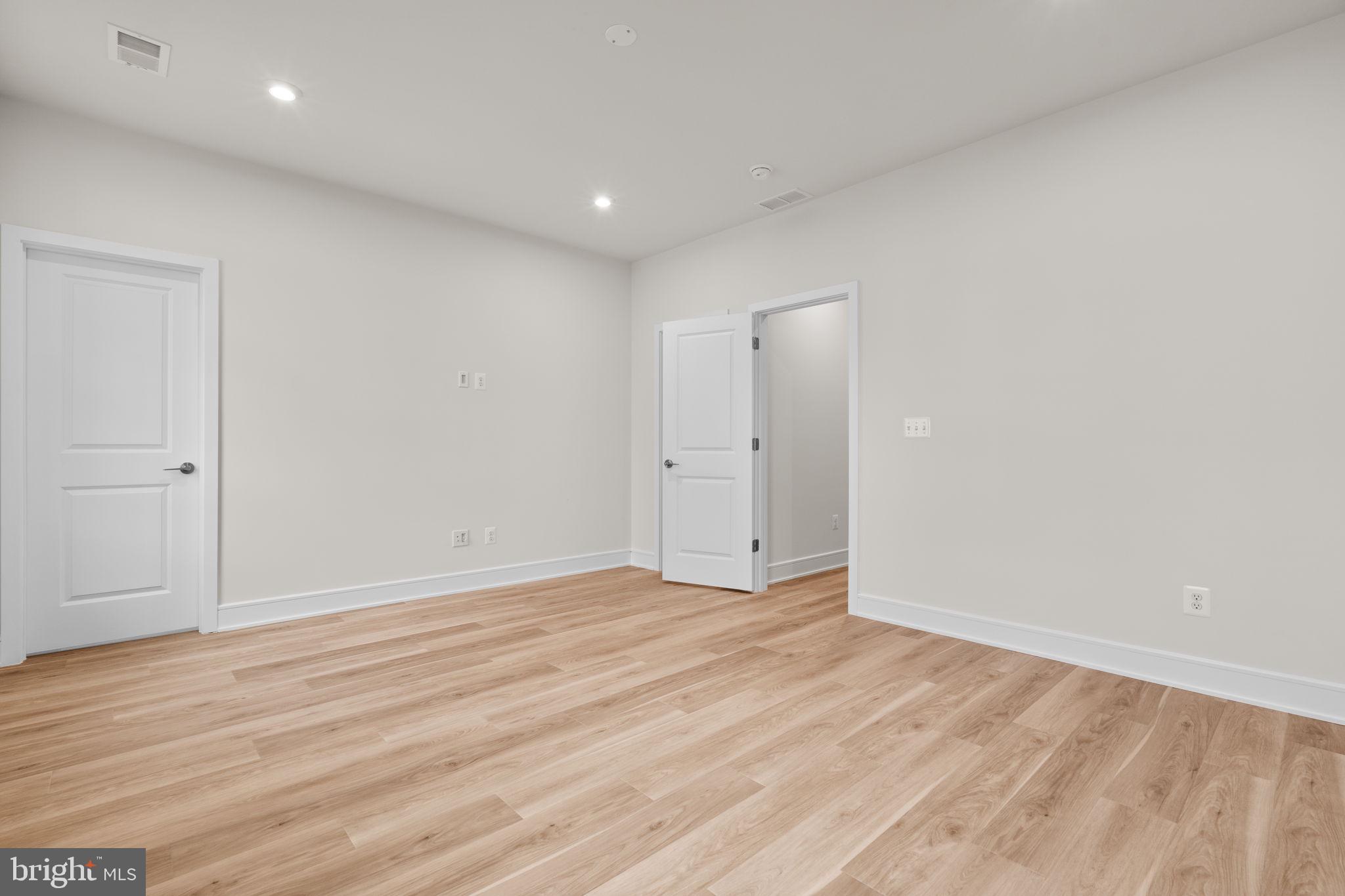 42121 PICASSO SQUARE