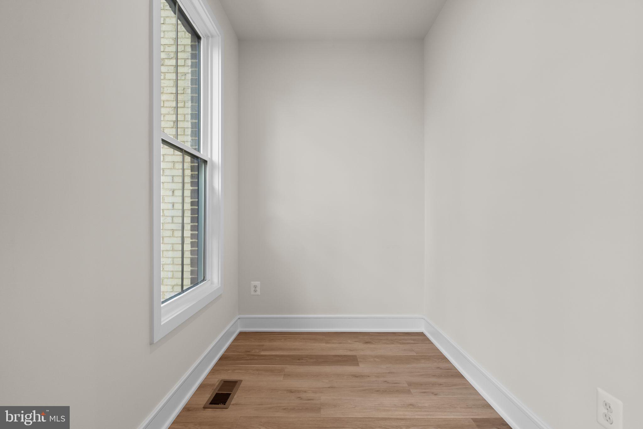 42121 PICASSO SQUARE