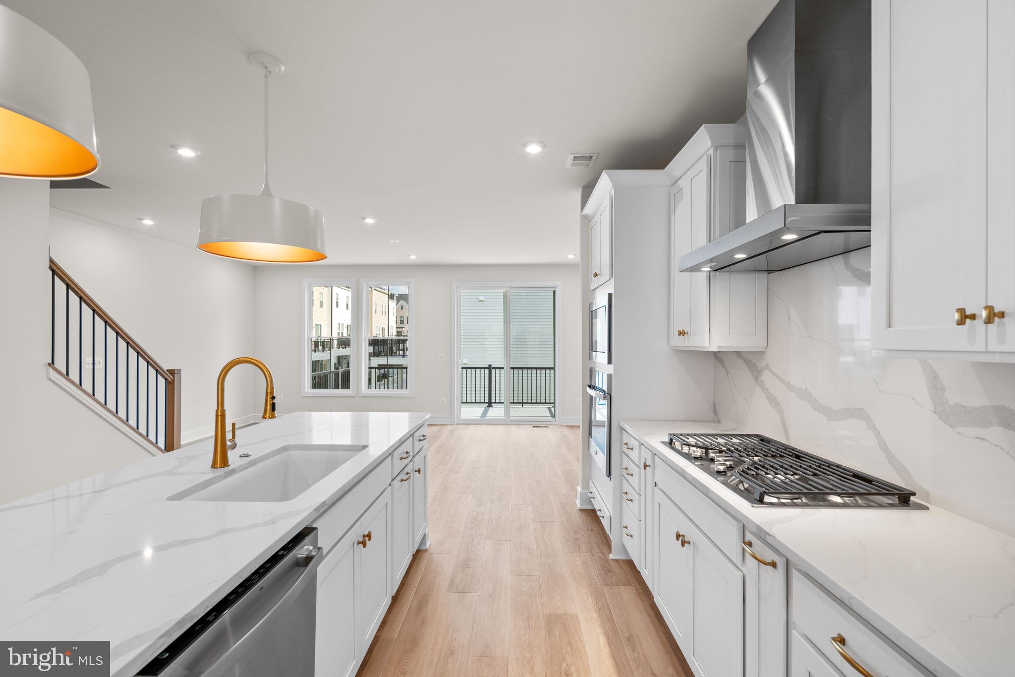 42121 PICASSO SQUARE