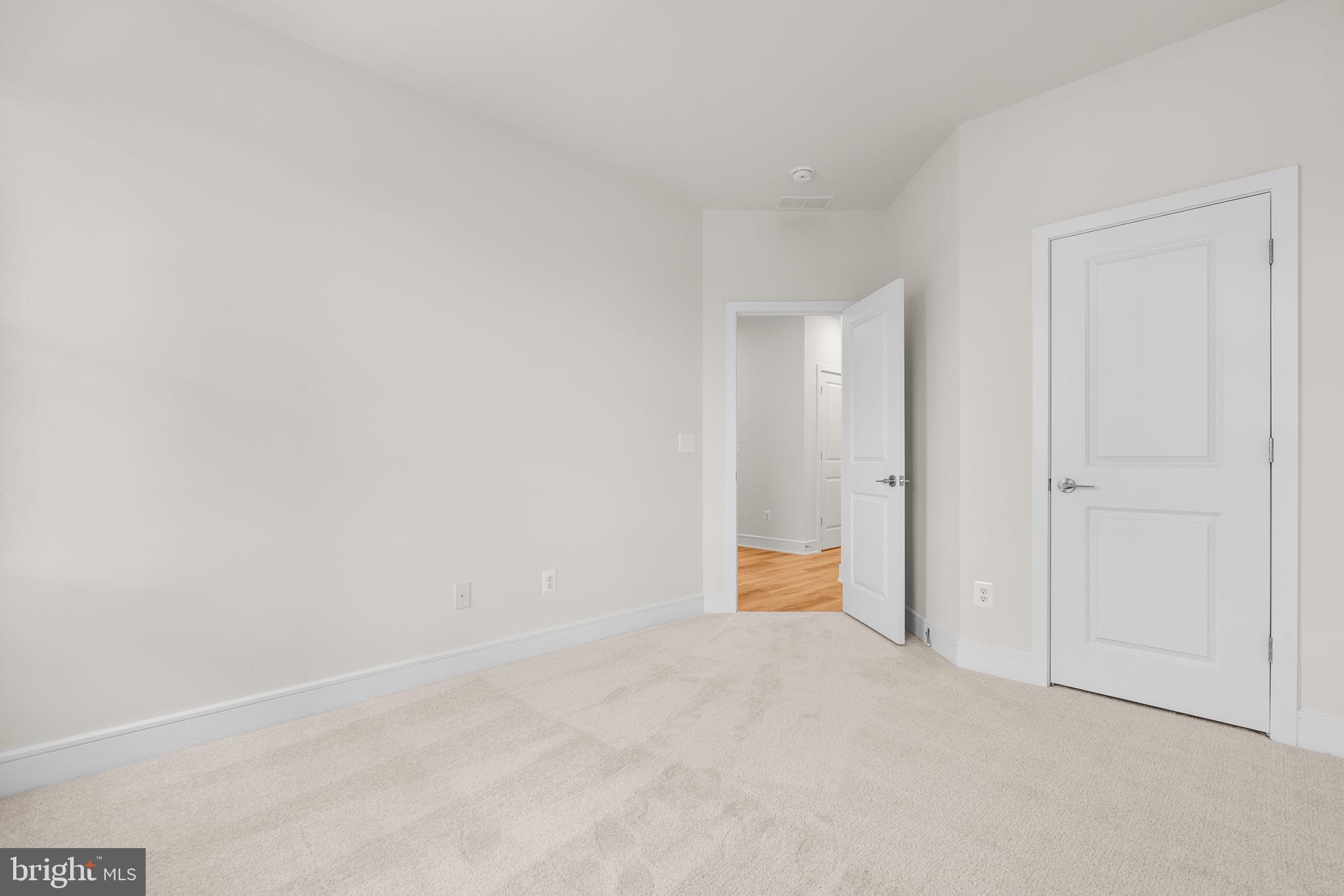 42121 PICASSO SQUARE