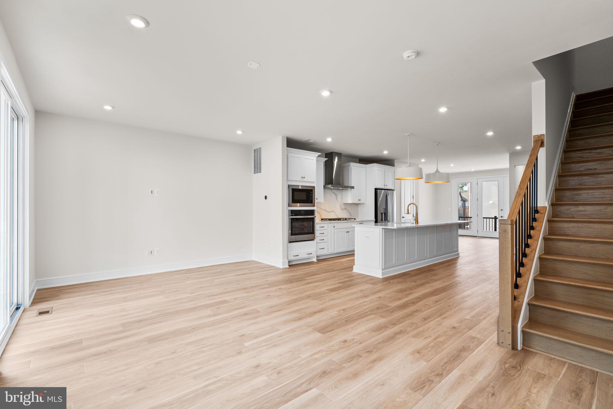 42121 PICASSO SQUARE