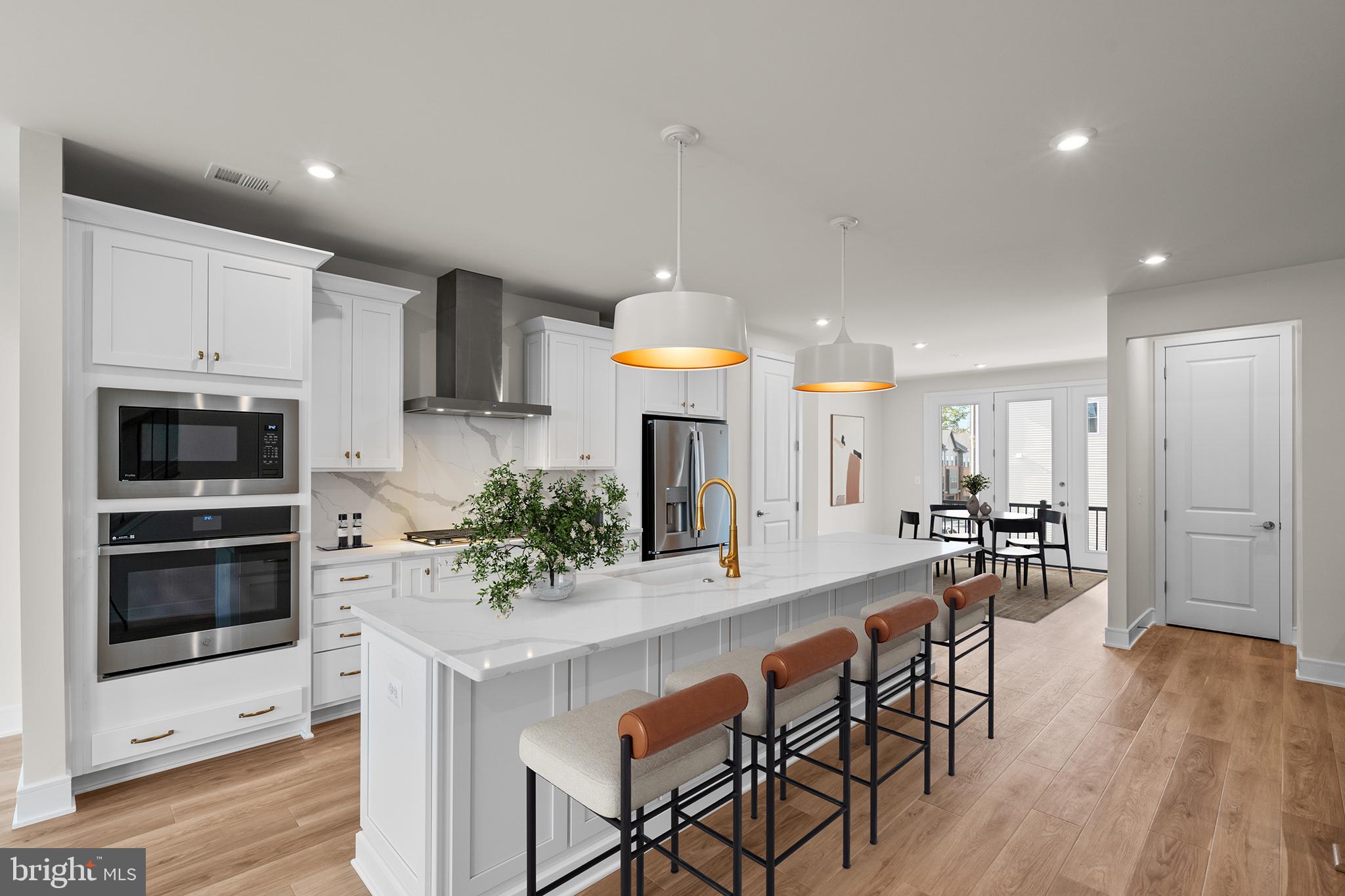 42121 PICASSO SQUARE