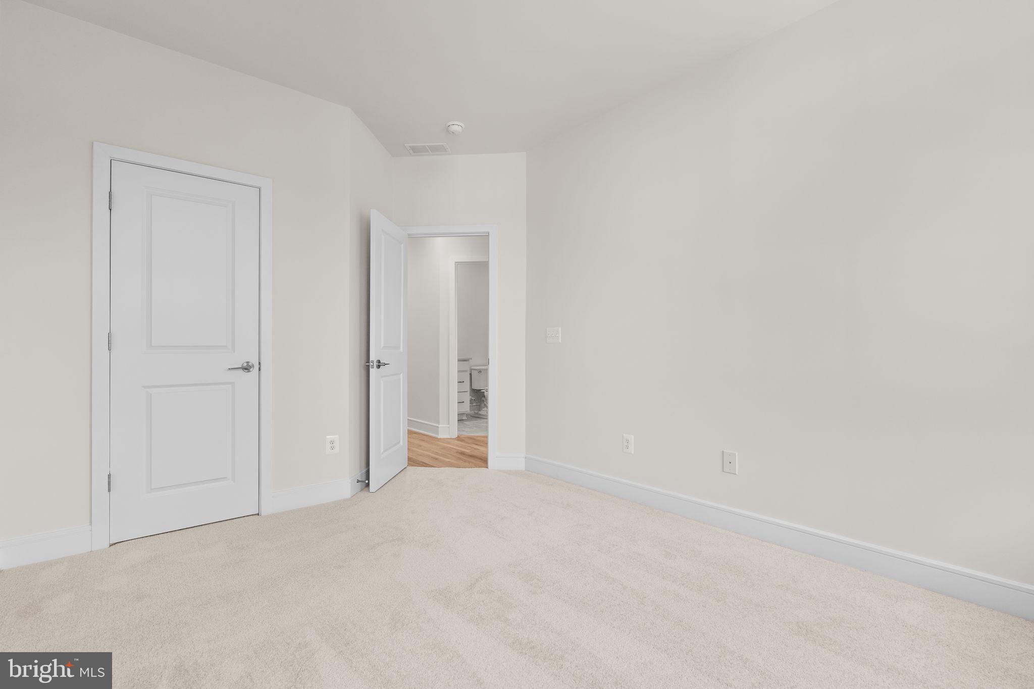 42121 PICASSO SQUARE