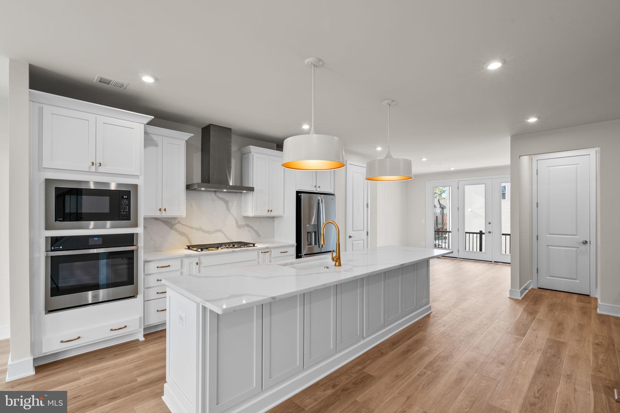 42121 PICASSO SQUARE