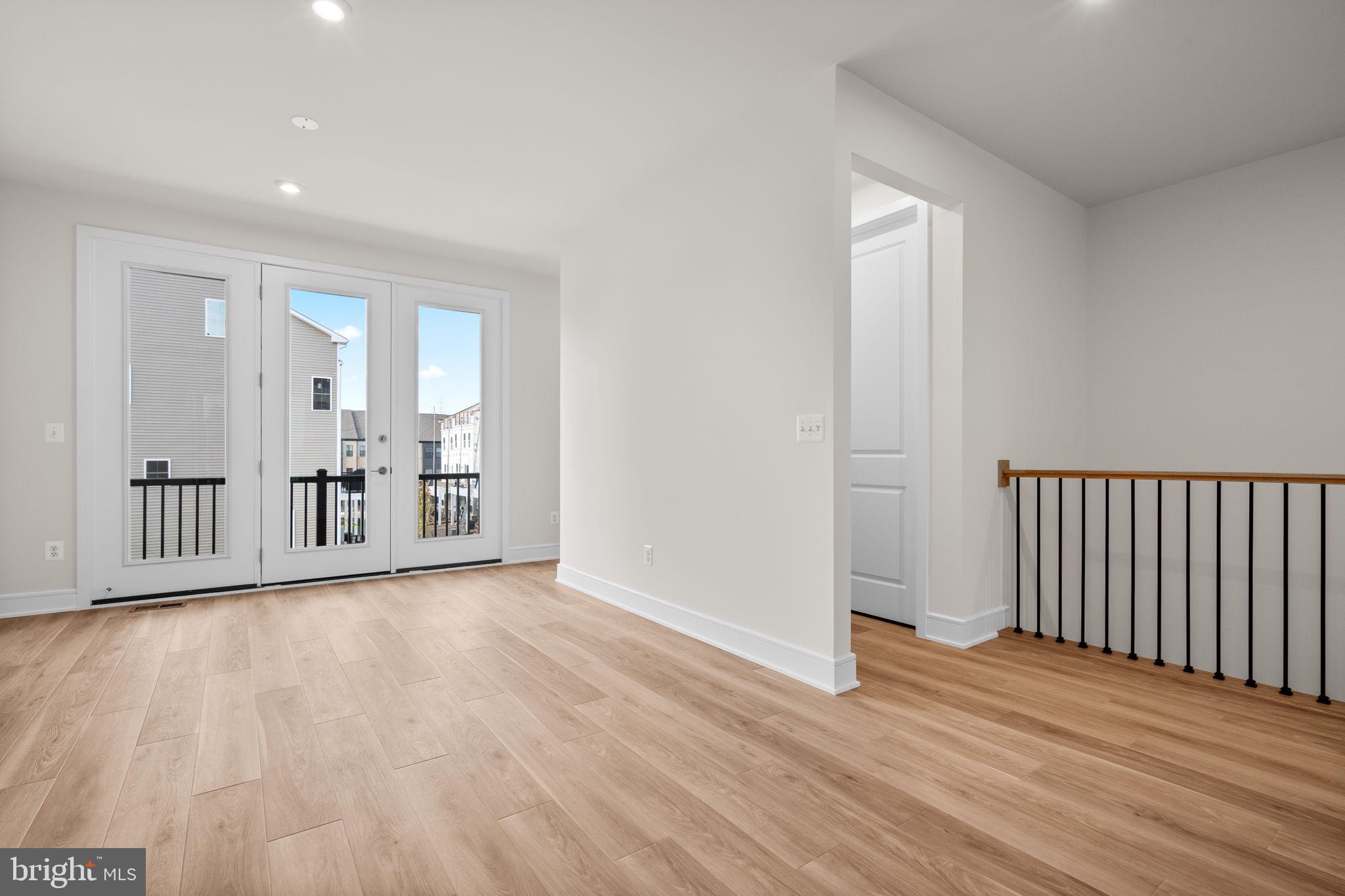 42121 PICASSO SQUARE