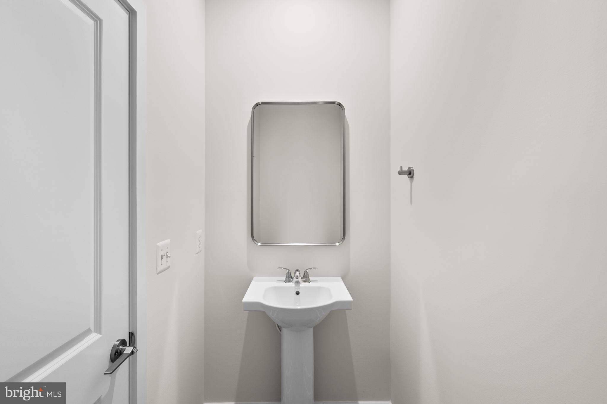 42121 PICASSO SQUARE