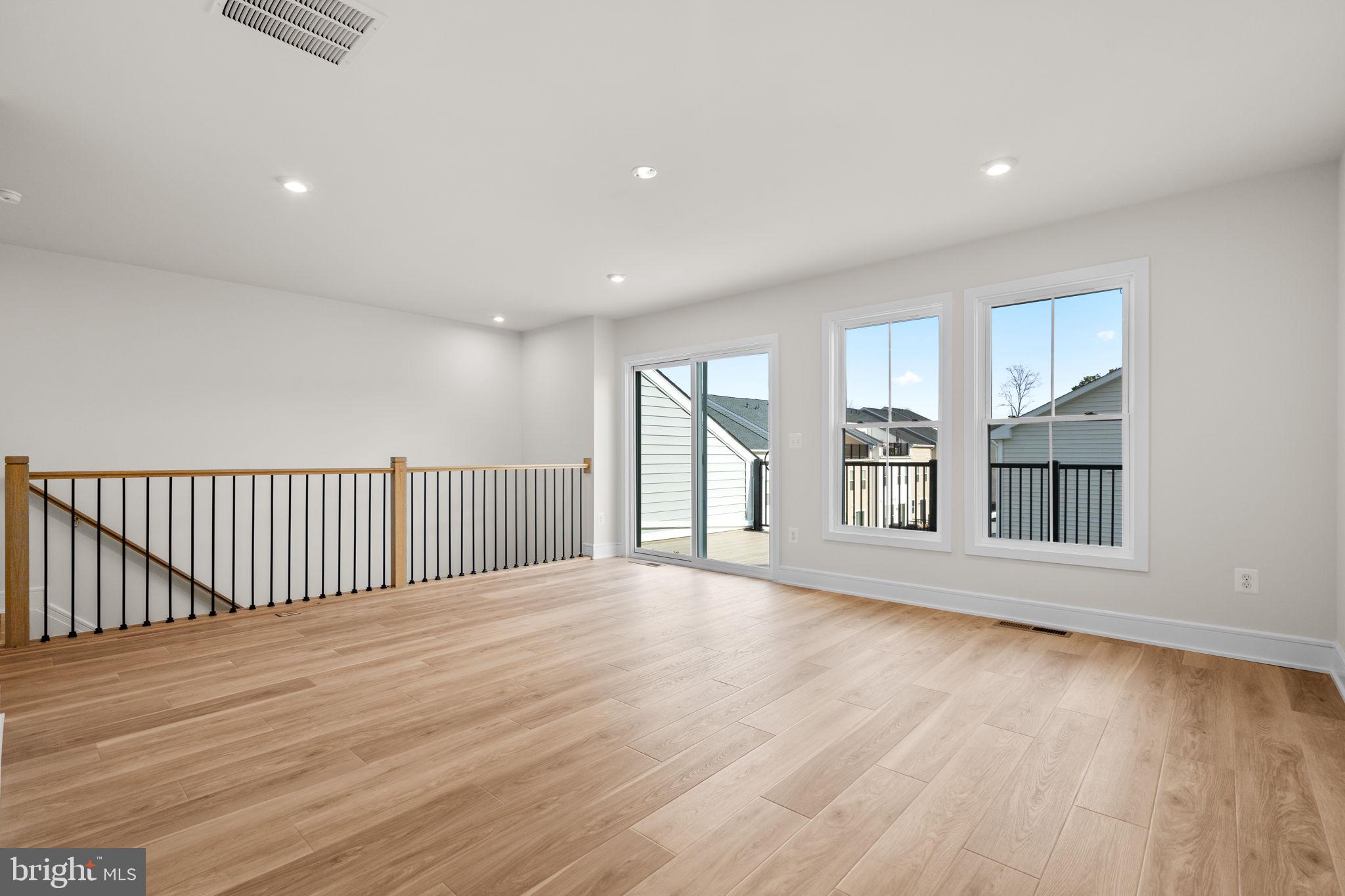 42121 PICASSO SQUARE