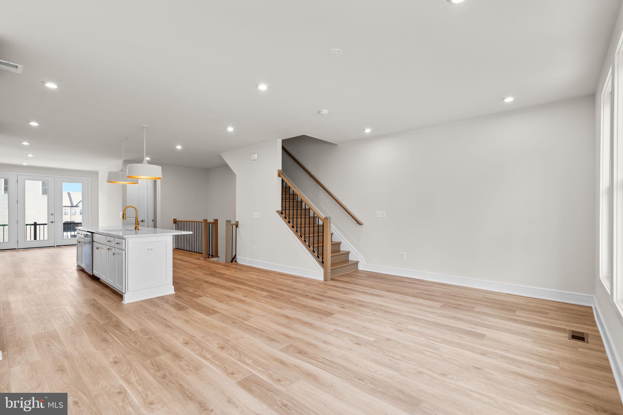 42121 PICASSO SQUARE