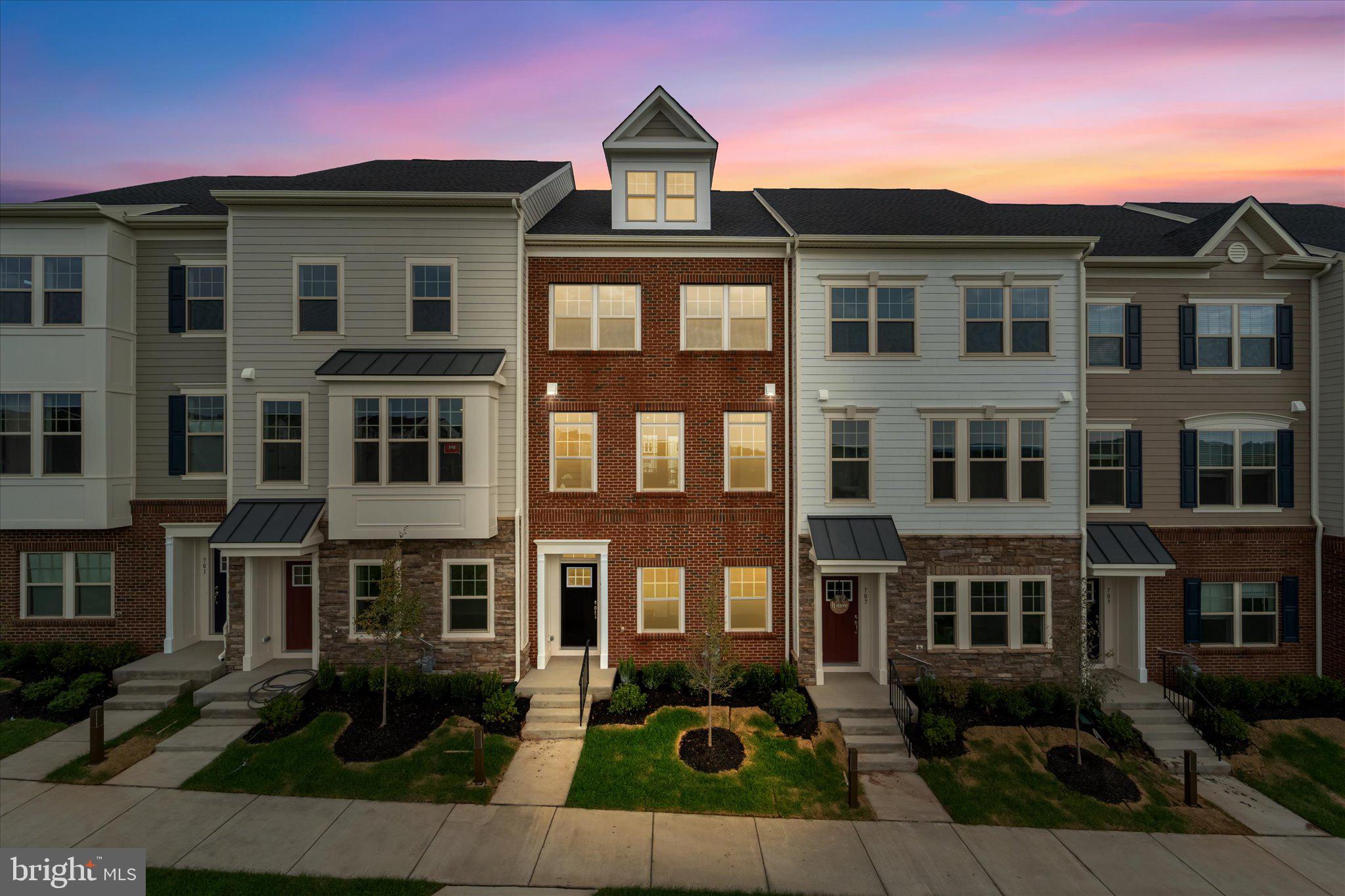 705 SAWBACK SQUARE NE