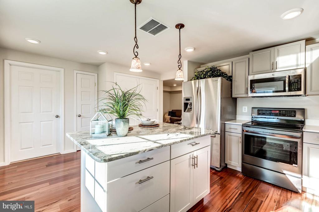 41217 & 41223 JOHN MOSBY HIGHWAY