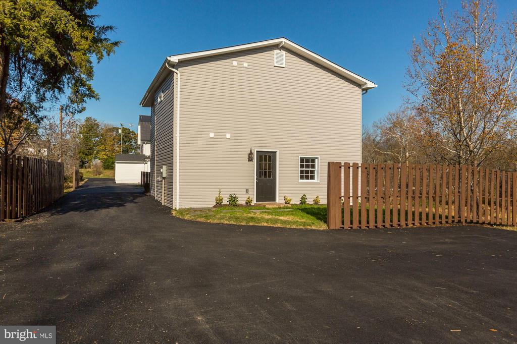 41217 & 41223 JOHN MOSBY HIGHWAY
