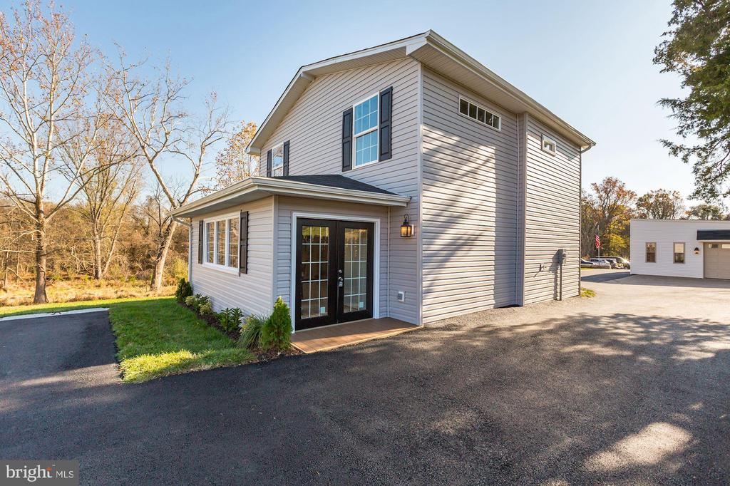 41217 & 41223 JOHN MOSBY HIGHWAY