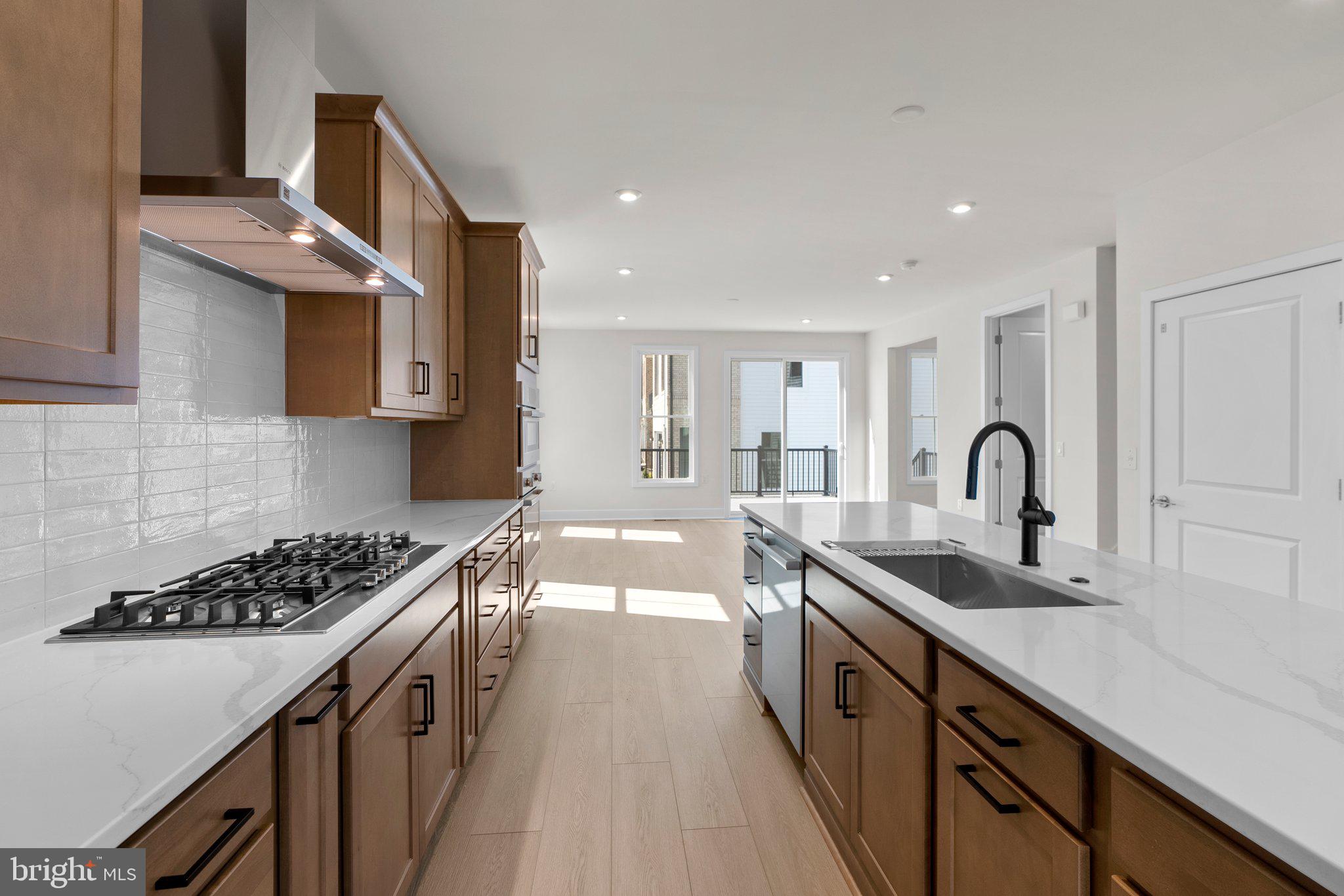 44506 LOWESTOFT SQUARE