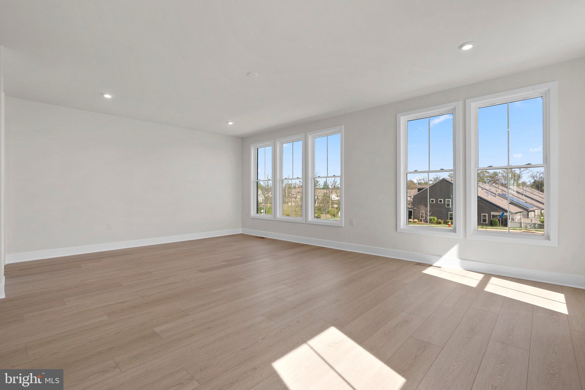 44506 LOWESTOFT SQUARE