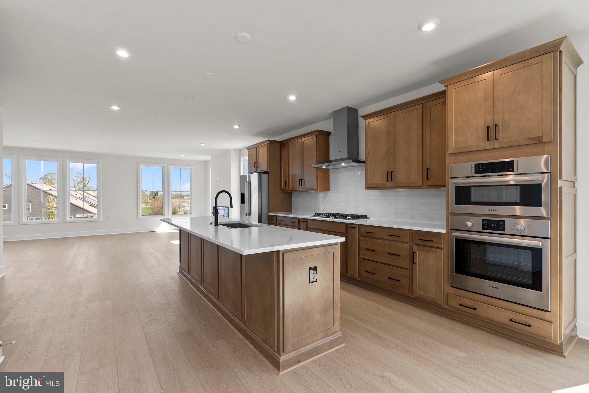 44506 LOWESTOFT SQUARE