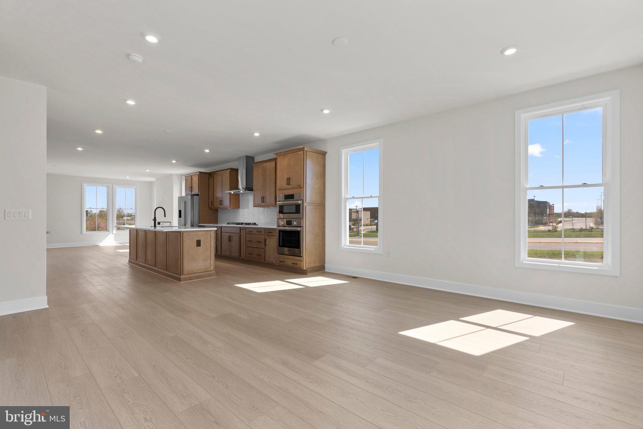 44506 LOWESTOFT SQUARE