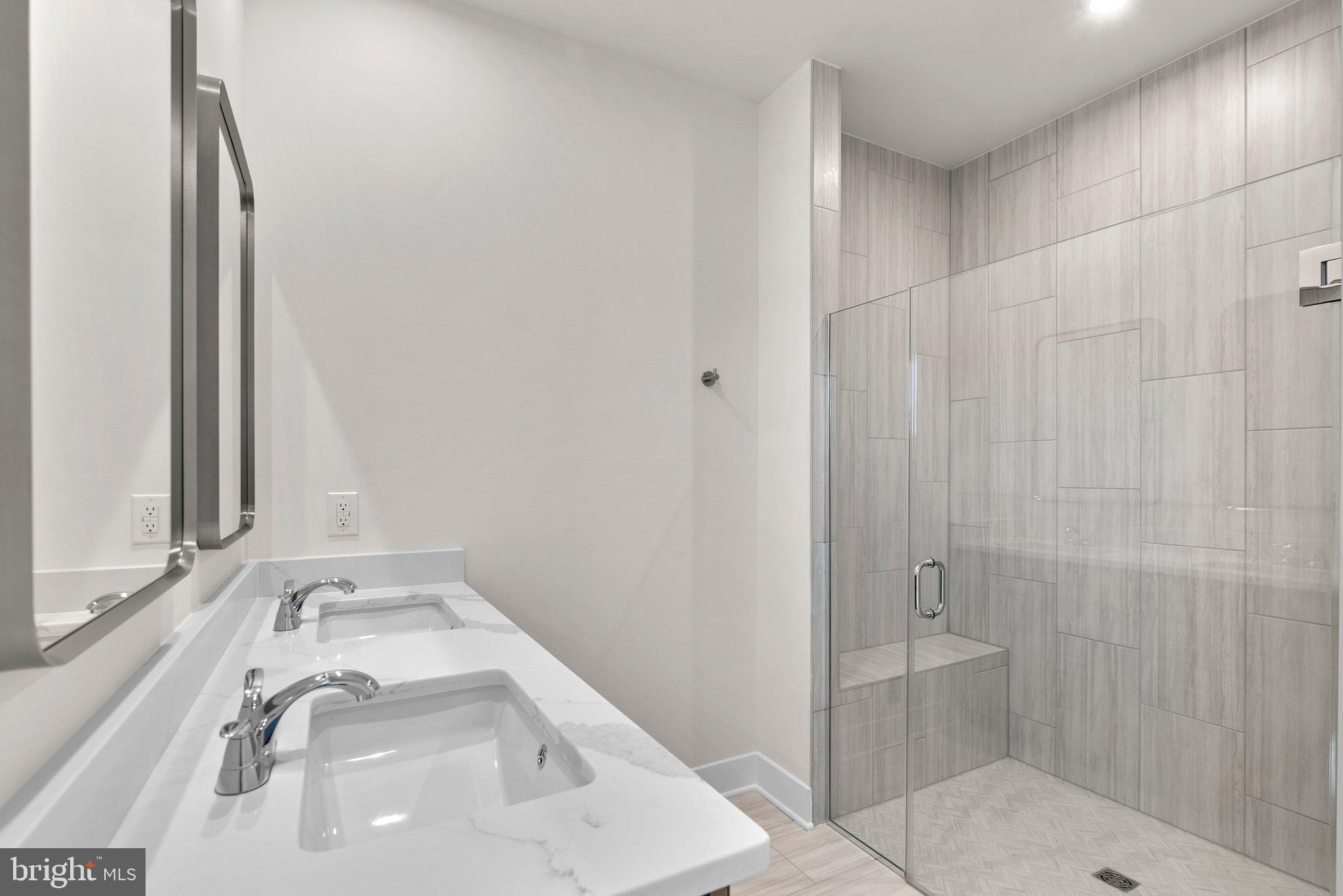 44506 LOWESTOFT SQUARE