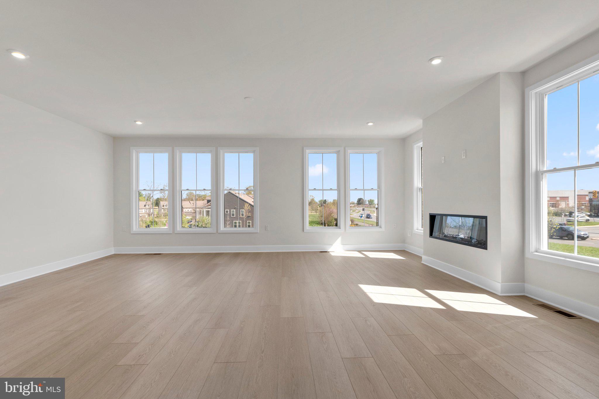 44506 LOWESTOFT SQUARE