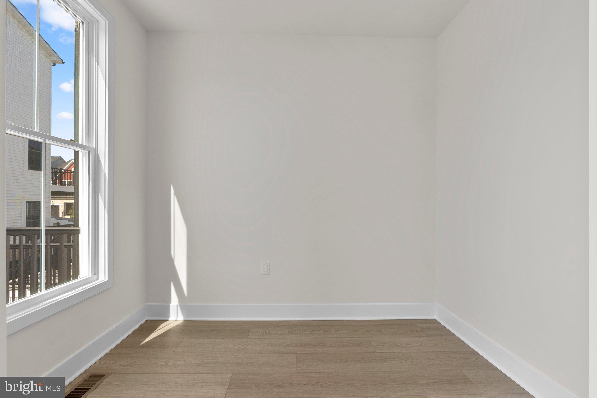 44506 LOWESTOFT SQUARE