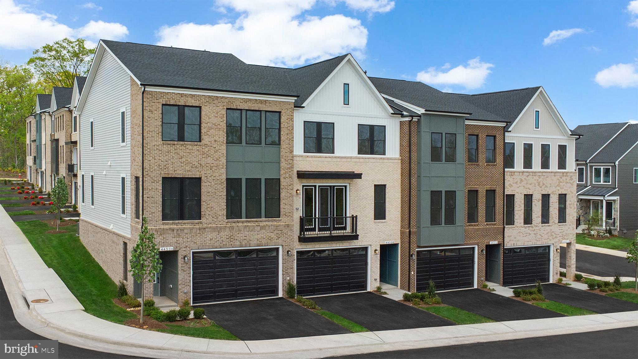 44506 LOWESTOFT SQUARE