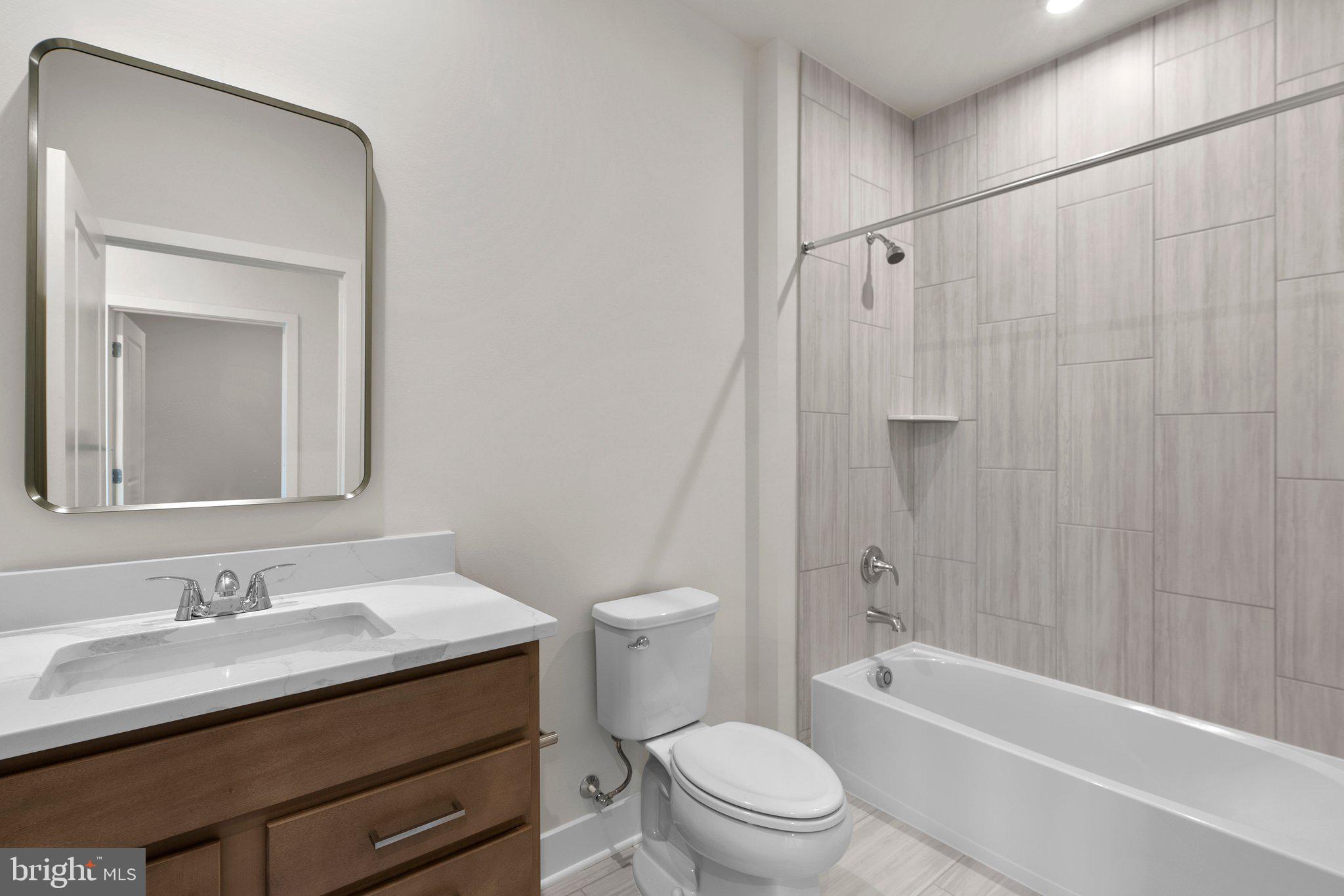 44506 LOWESTOFT SQUARE