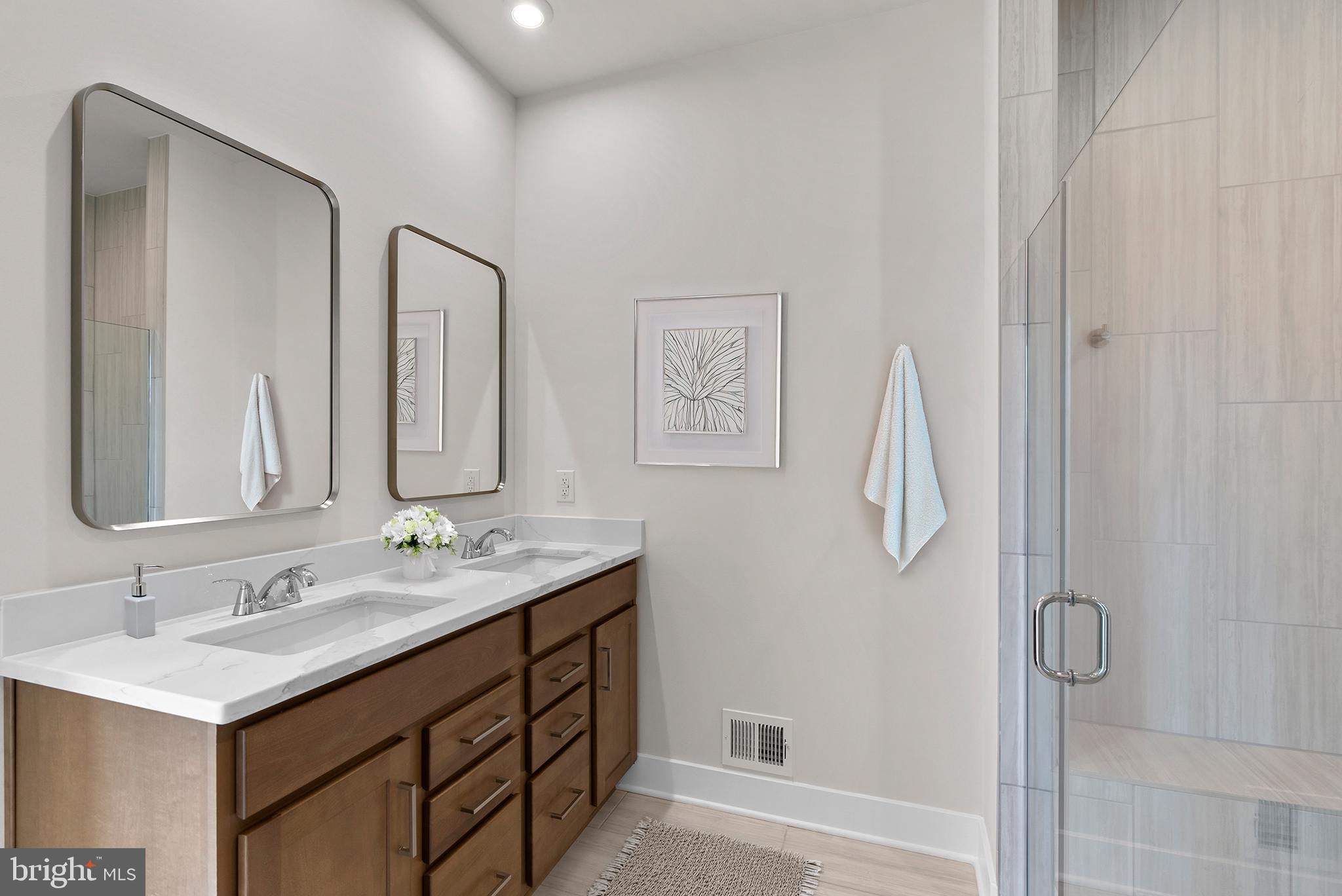 44506 LOWESTOFT SQUARE