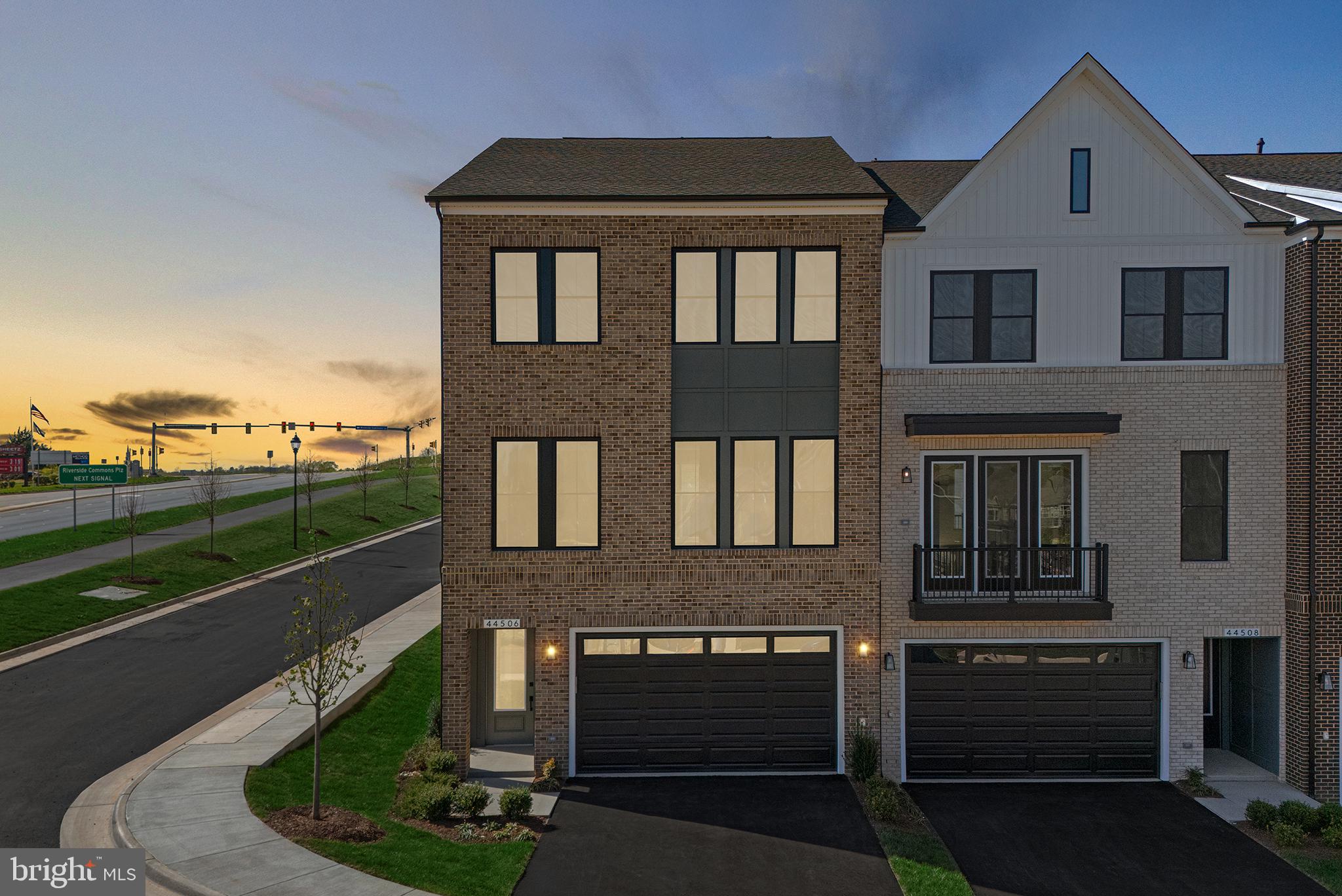 44506 LOWESTOFT SQUARE