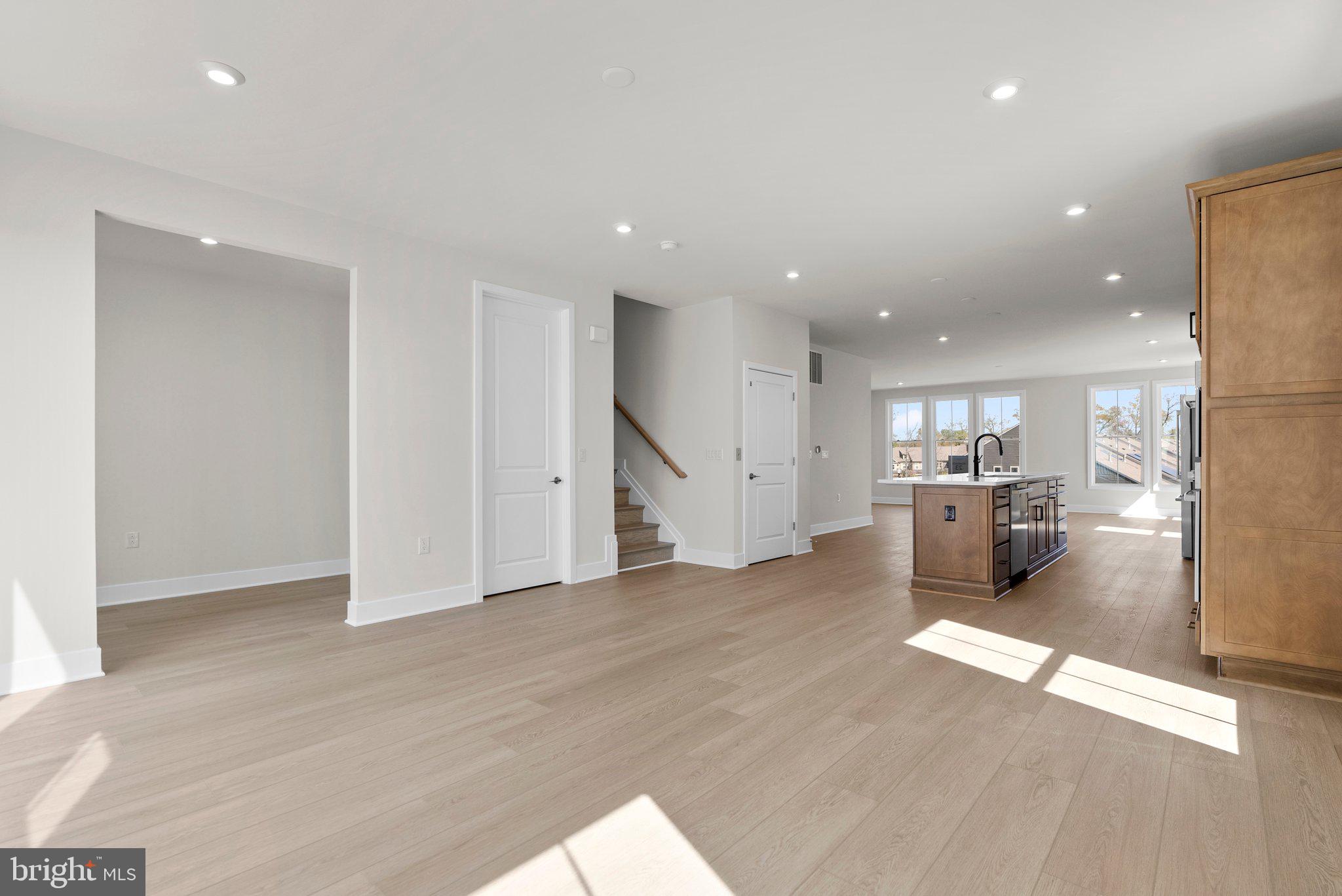 44506 LOWESTOFT SQUARE