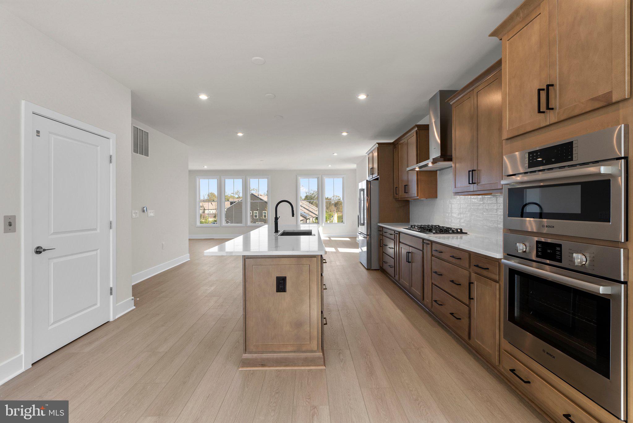 44506 LOWESTOFT SQUARE