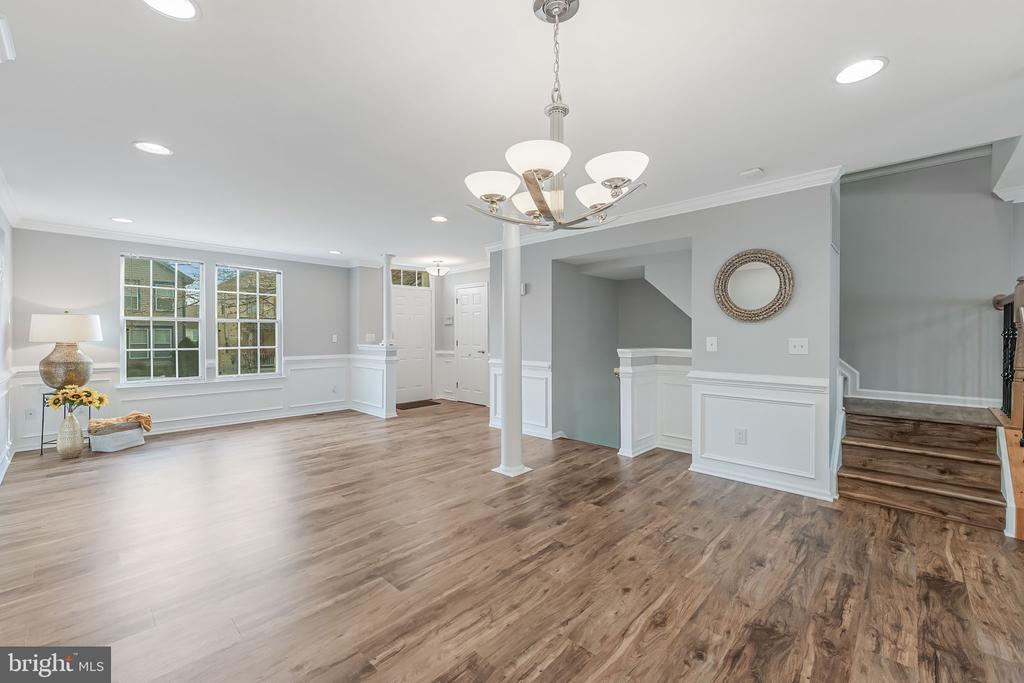 20419 CHARTER OAK DRIVE