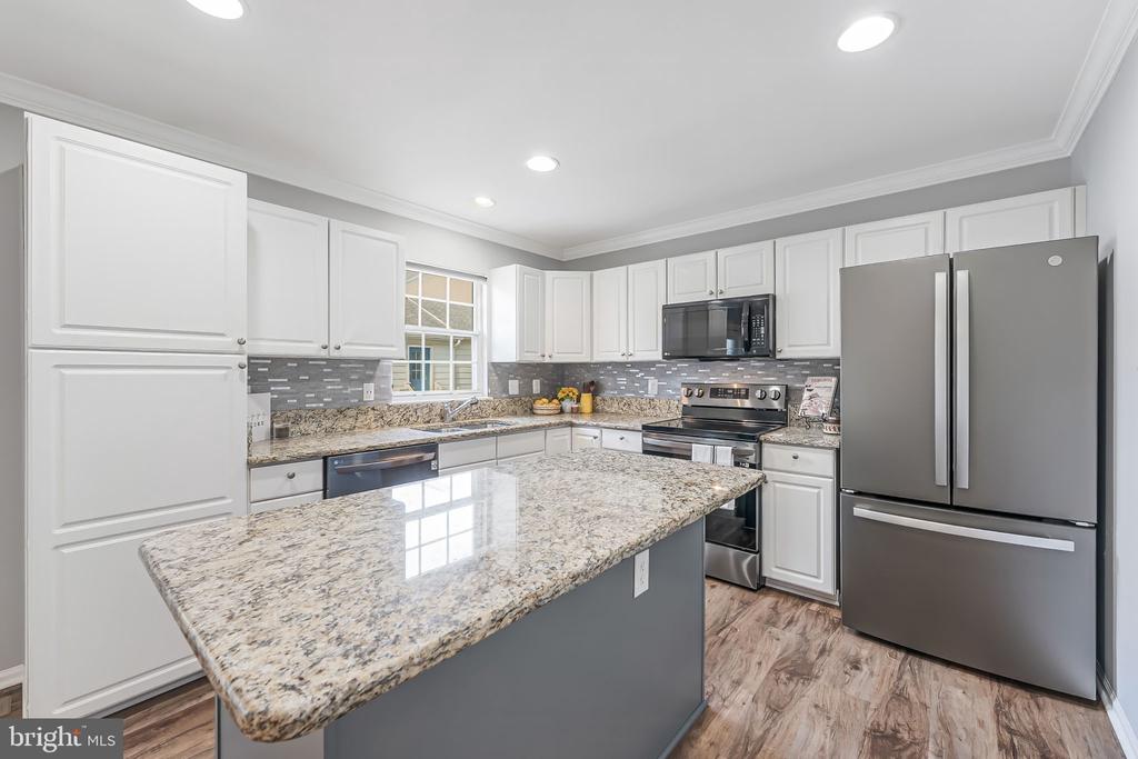 20419 CHARTER OAK DRIVE