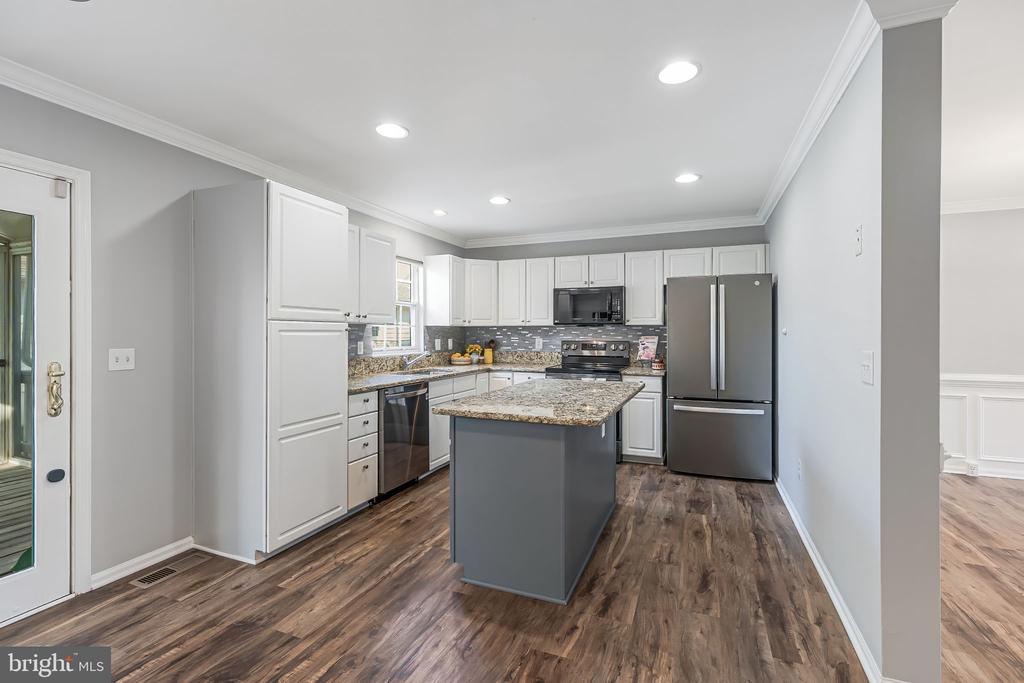 20419 CHARTER OAK DRIVE
