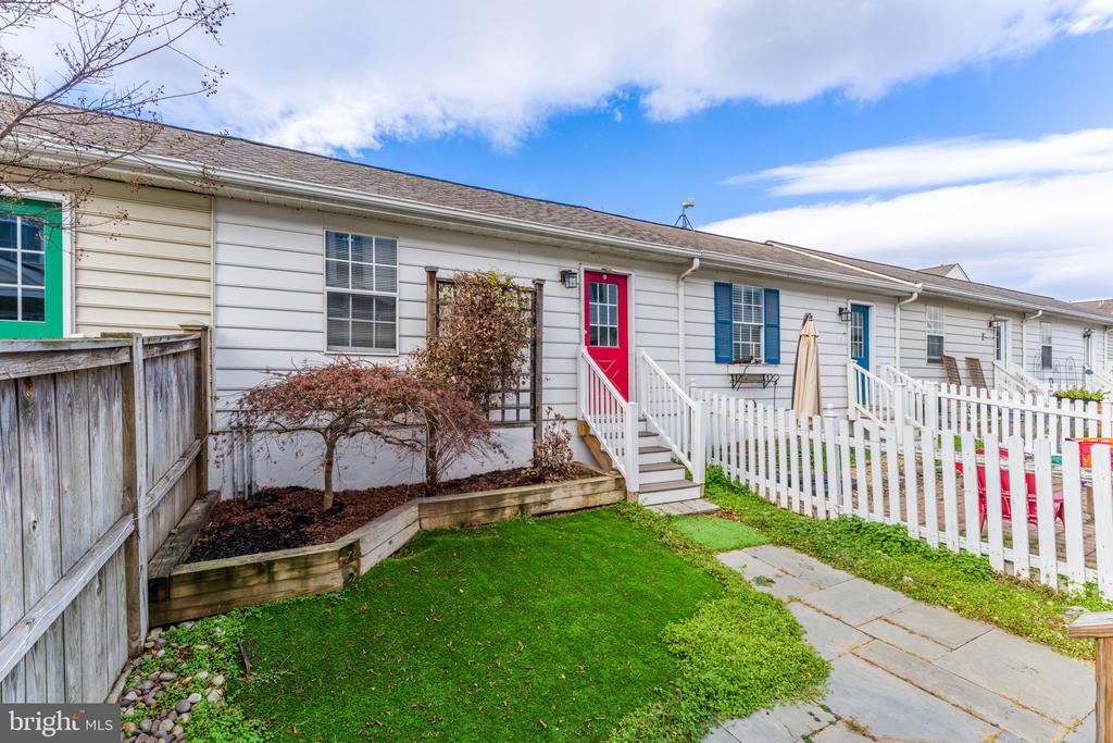 20419 CHARTER OAK DRIVE