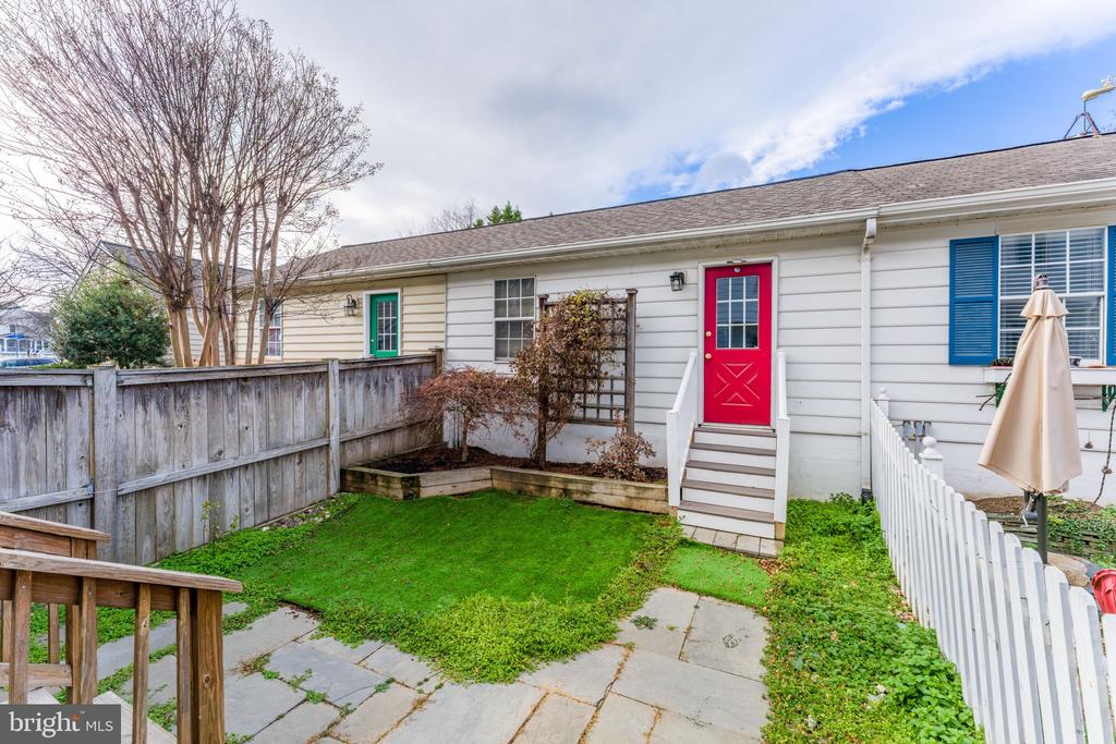 20419 CHARTER OAK DRIVE